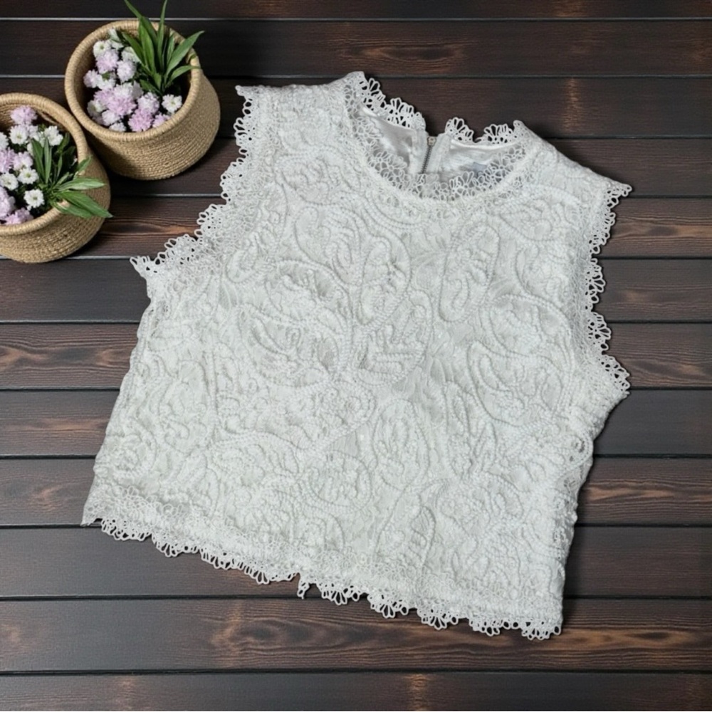 Chicwish White Lace Elegant Feminine Sleeveless Crop Top XXL